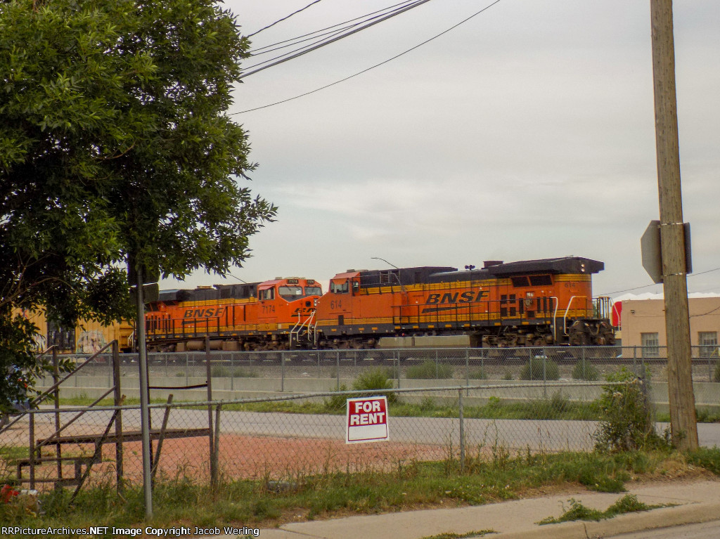 BNSF 7174 and BNSF 614